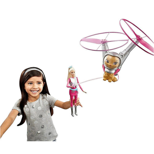 Barbie y mascota voladora